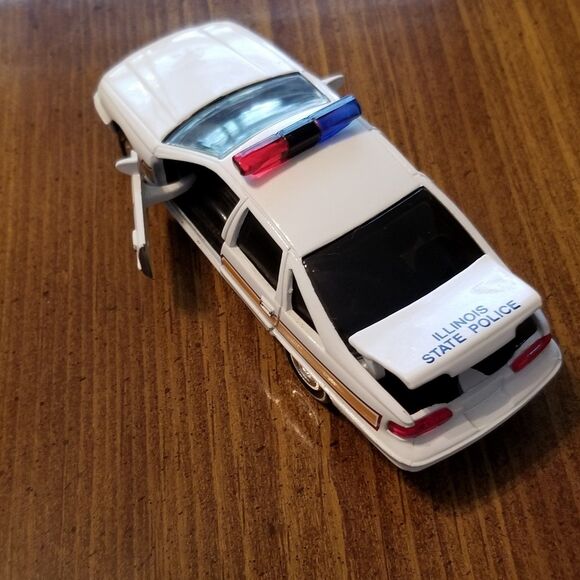 Illinois State Police Road Champs die cast police car 1:43 scale - Picture 6 of 12